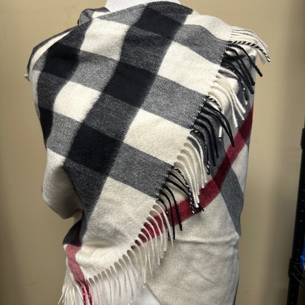 NWT! Rare! Burberry Women's Half Mega Cashmere Cape Wrap Shawl In Nature White - Picture 4 of 10